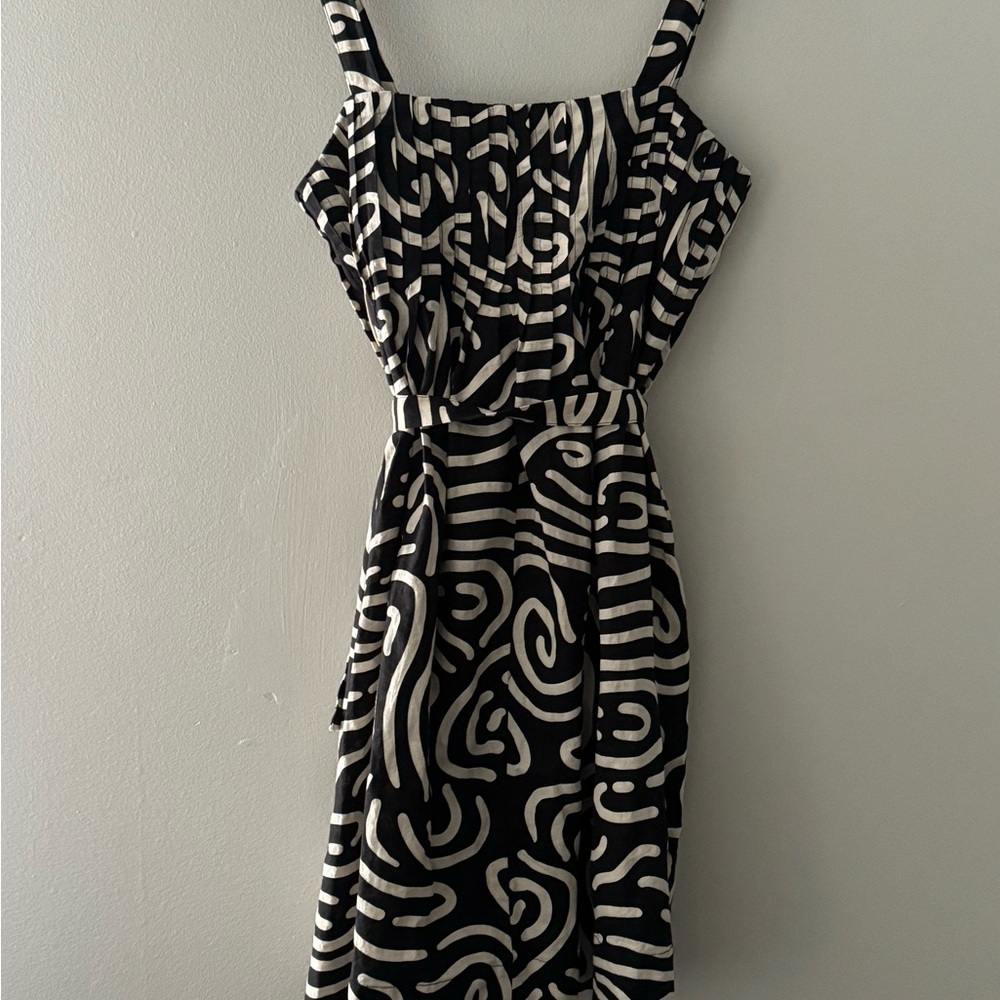 Stylish Black and White Patterned Dress